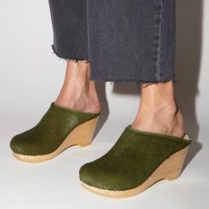 No. 6 pony hair wedge clog in forest